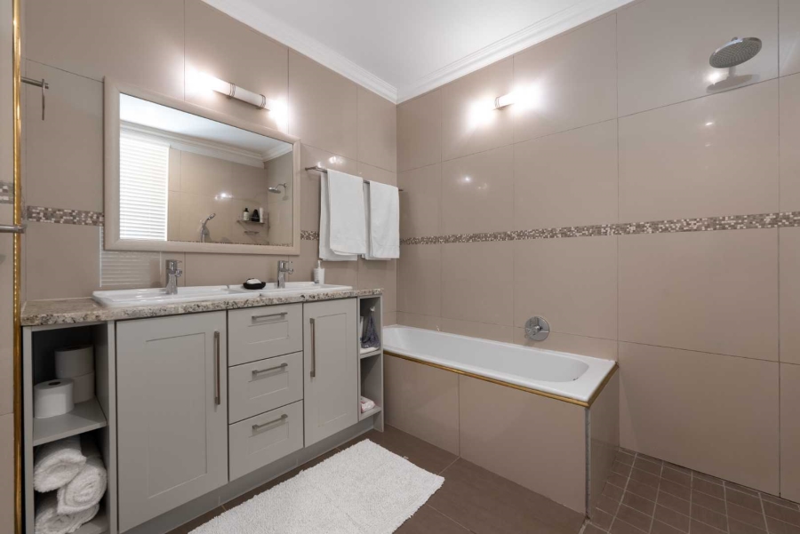 5 Bedroom Property for Sale in Stellenbosch Farms Western Cape